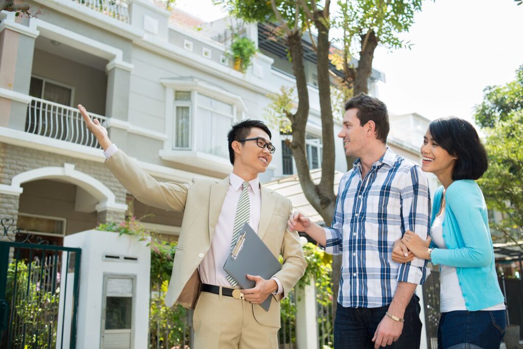 Determine these pros and cons when hiring a Sydney buyers agent